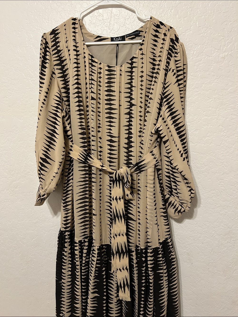 🎀KOAI Beige&Black Long-Sleeve Patterned Midi Dress with Waist Tie size 22 NEW - Picture 4 of 15